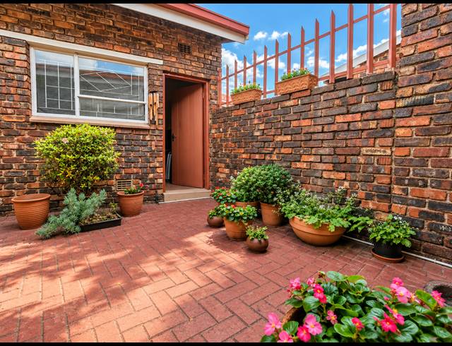 2 BEDROOM TOWNHOUSE FOR SALE IN THREE RIVERS